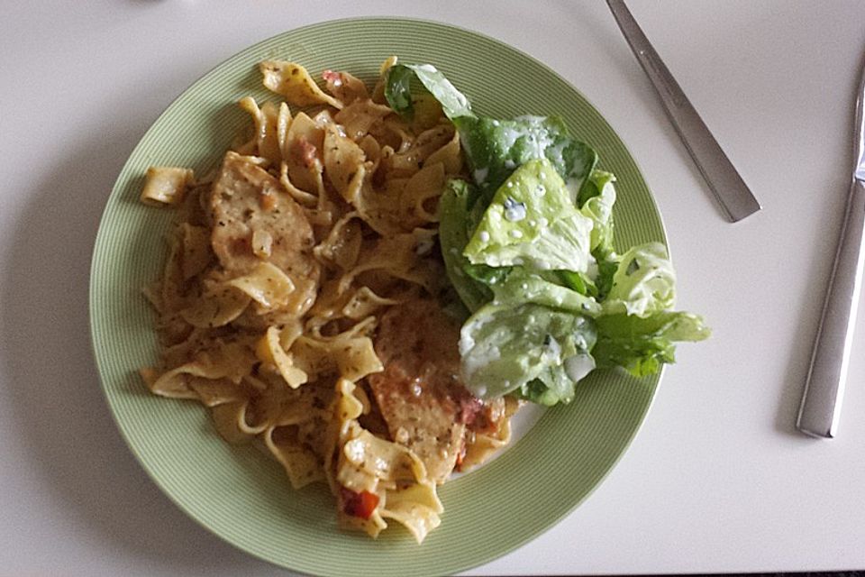 Pasta mit Schweinefilet in Kräutersahne