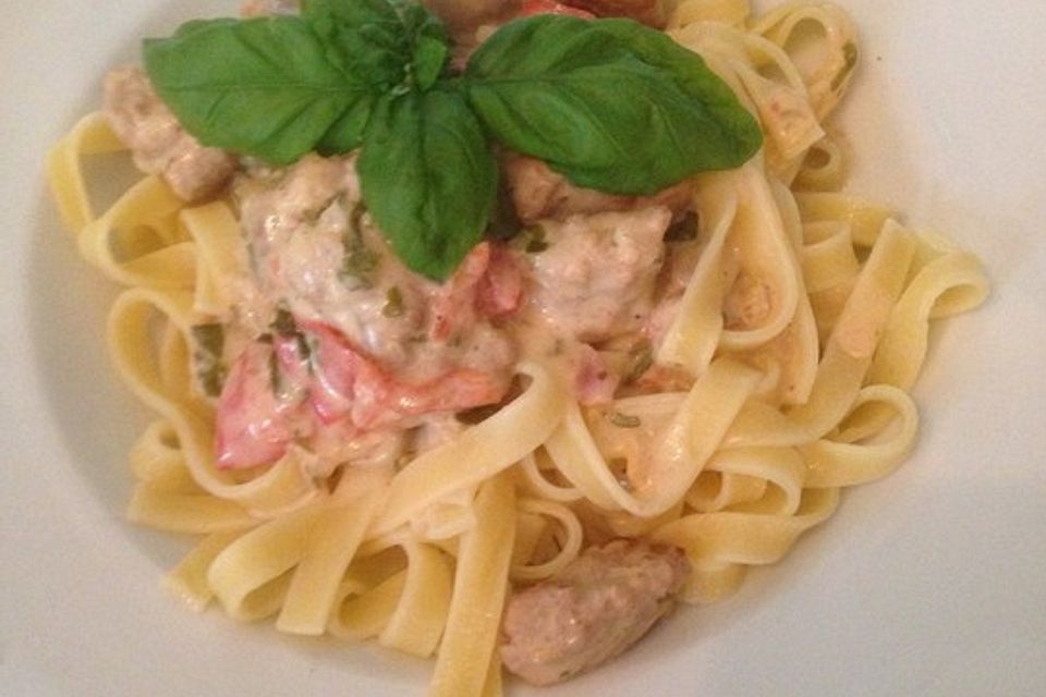 Pasta mit Schweinefilet in Kräutersahne