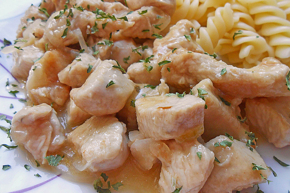 Hähnchenbrustfilets in Knoblauch - Weißwein - Sauce