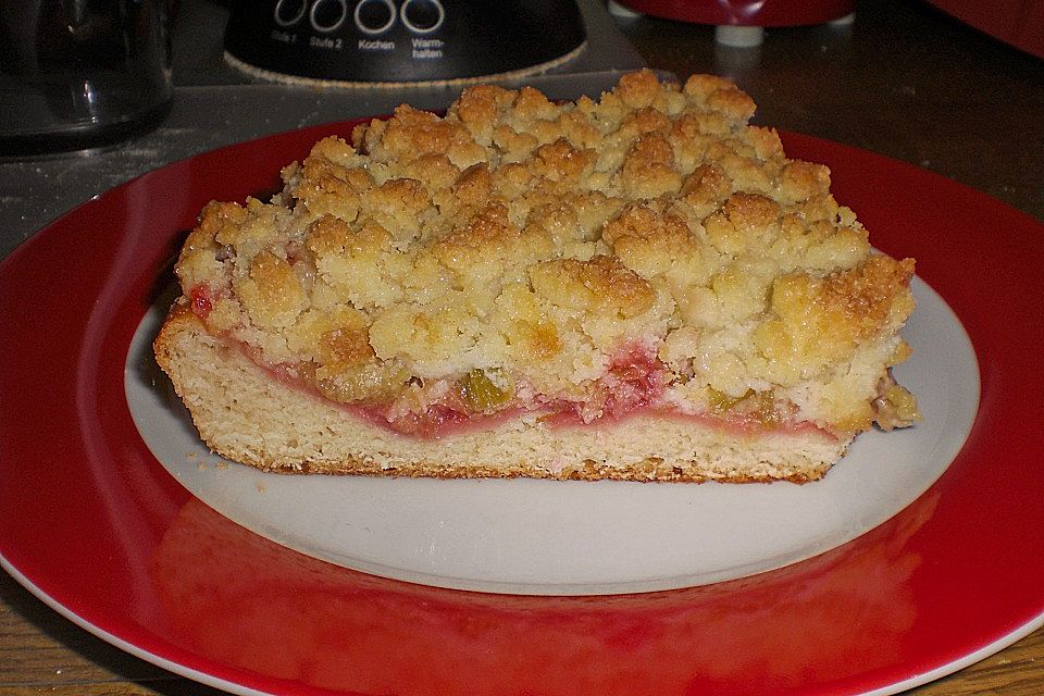 Erdbeer - Rhabarber - Streuselkuchen