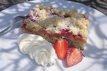 Erdbeer Rhabarber Streusel Kuchen