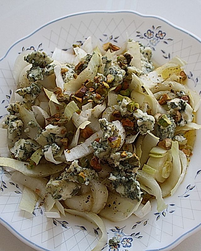 Chicoreesalat mit Roquefort