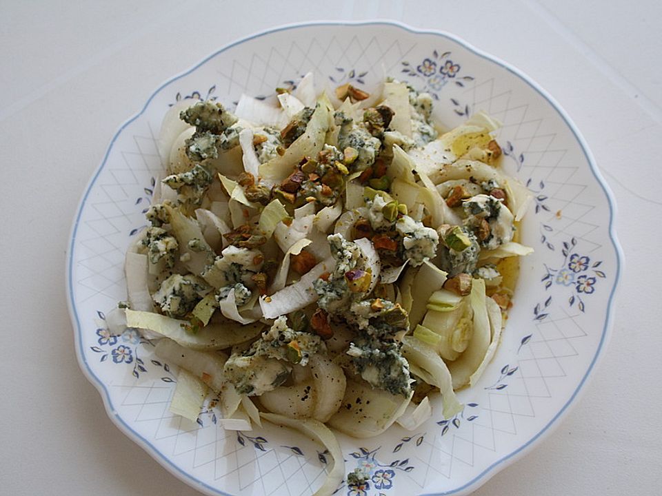 Chicoreesalat mit Roquefort von Pastis51| Chefkoch