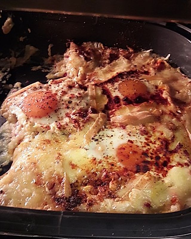 Auflauf mit Kartoffelpüree, Röstzwiebeln und Ei