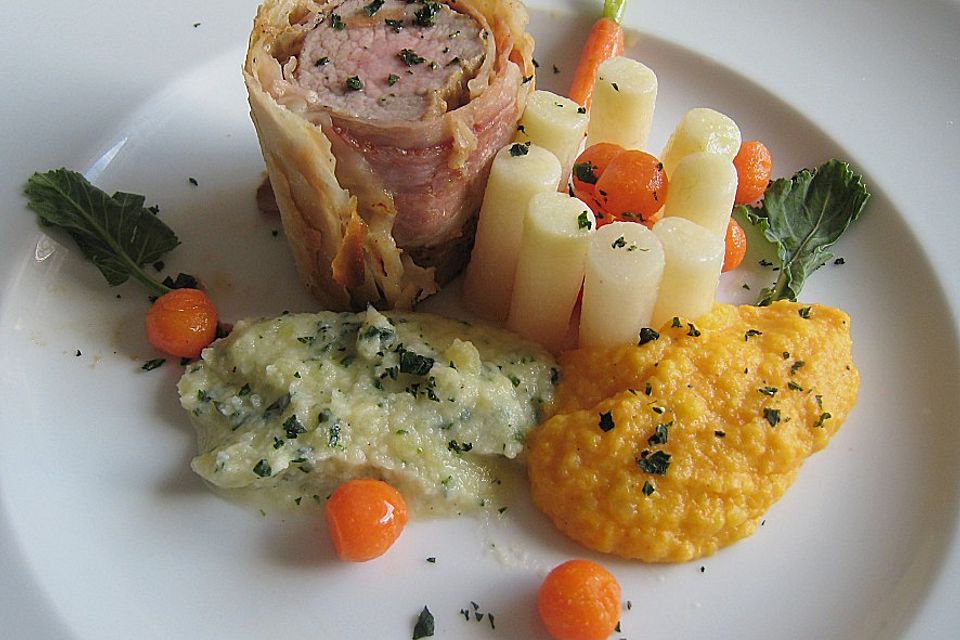 Schweinefilet im Speck - Strudelteig - Mantel