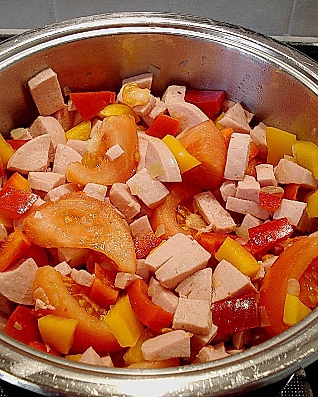 Fleischwurstpfanne mit Paprika und Tomaten