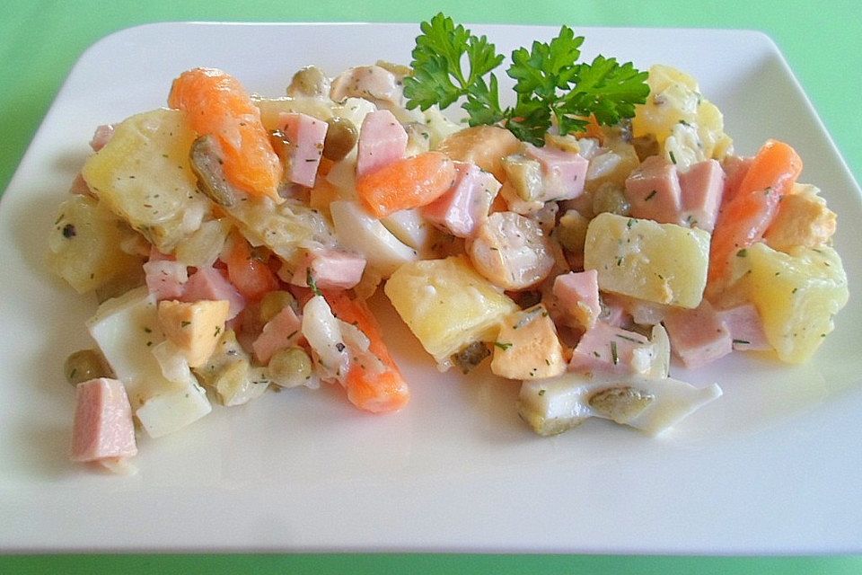 Kartoffelsalat mit Pilzen, Fleischwurst und vieles mehr