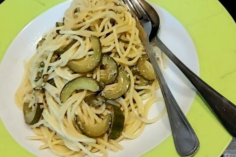 Spaghetti mit Gurken - Sahne - Sauce