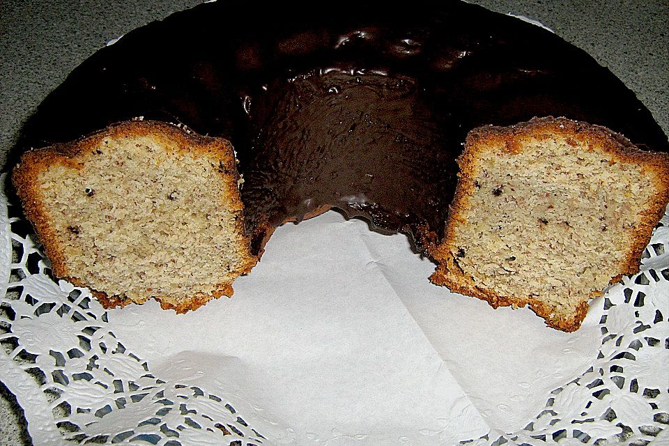 Bananenkuchen mit Nüssen