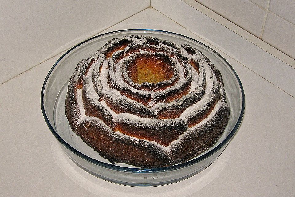 Bananenkuchen mit Nüssen