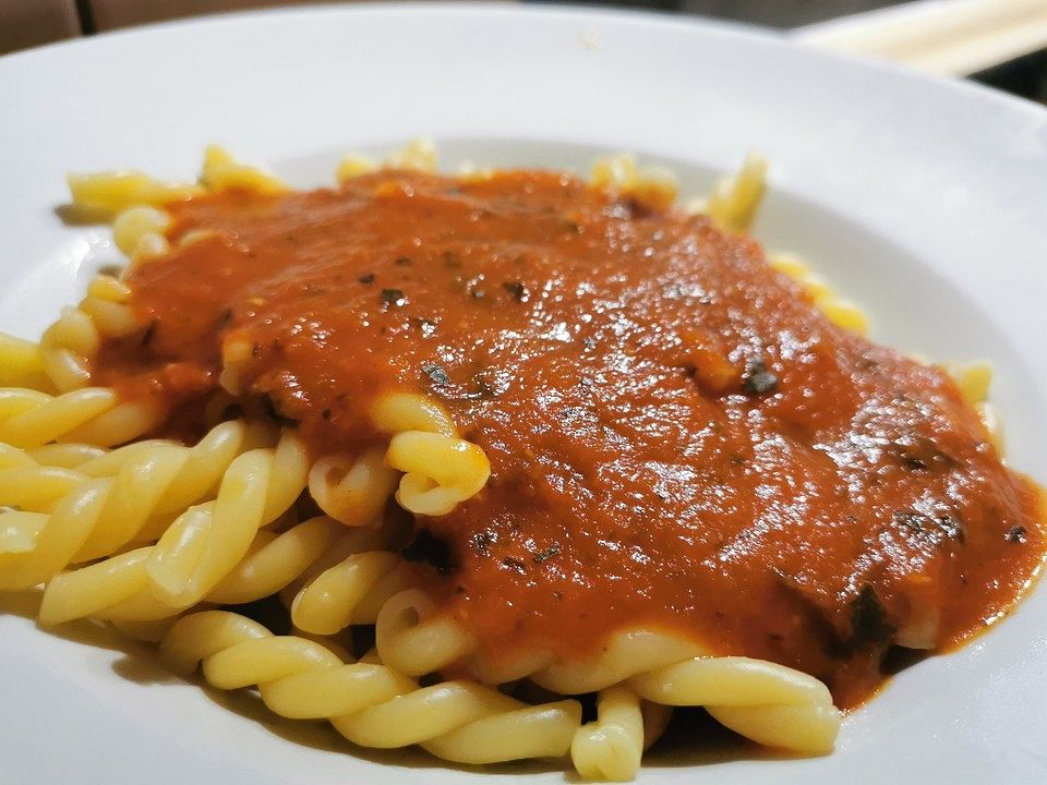 Pasta mit scharfer Tomatensoße von mareikaeferchen| Chefkoch