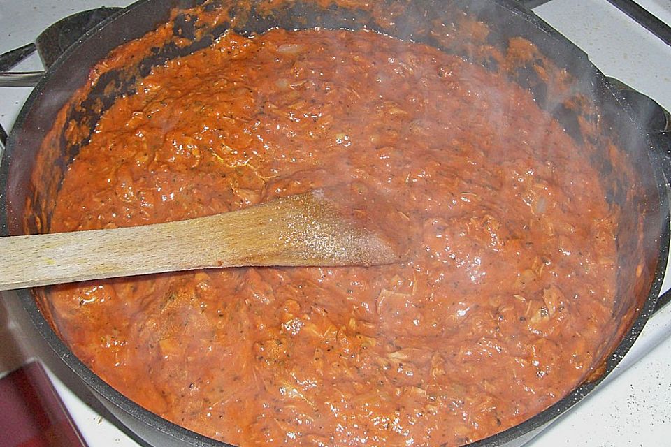 Pasta mit scharfer Tomatensoße