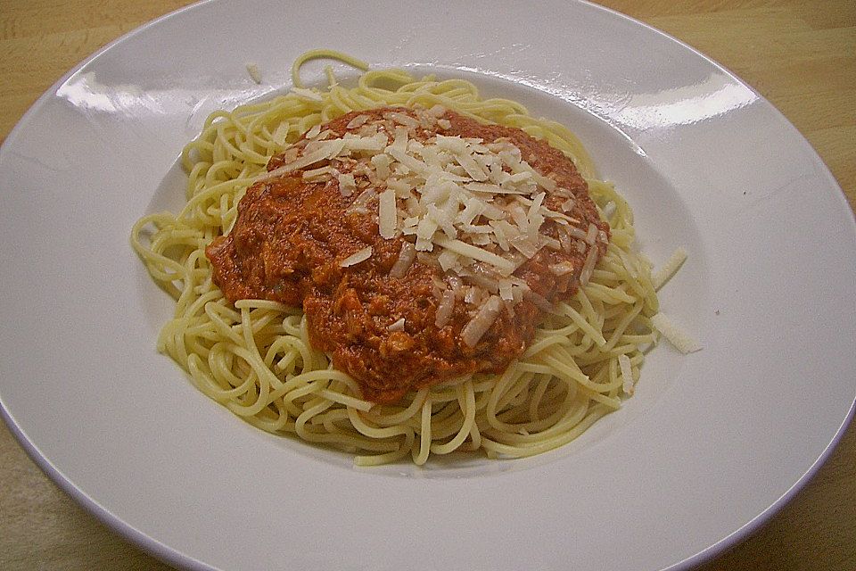 Pasta mit scharfer Tomatensoße