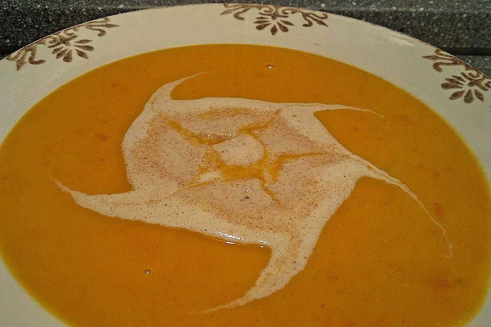 Kürbissuppe mit Zimtcreme