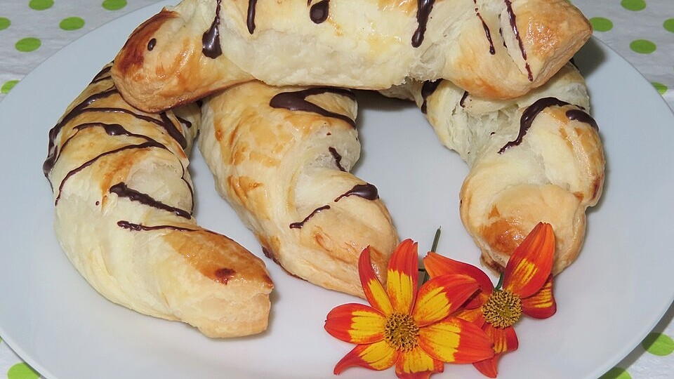 Gefüllte Schokoladenhörnchen von Alice26| Chefkoch Gefüllte Schokoladenhörnchen von Alice26| Chefkoch