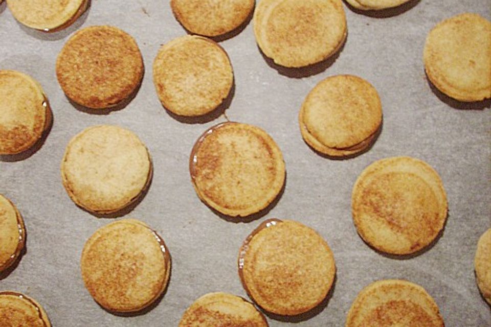 Zimtplätzchen mit Nougatfüllung