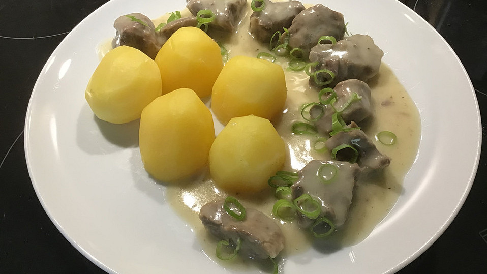 Gekochtes Rindfleisch mit heller Sauce von utelaufenberg