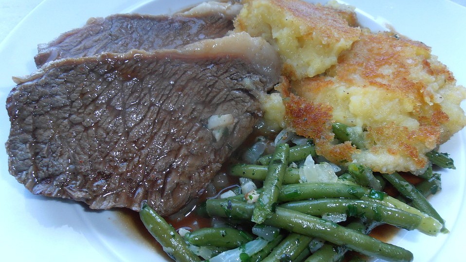 Gekochtes Rindfleisch mit heller Sauce von utelaufenberg