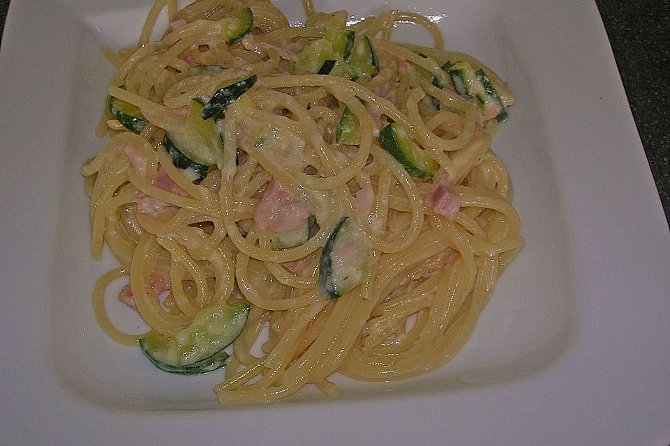 Spaghetti mit Zucchini – Carbonara