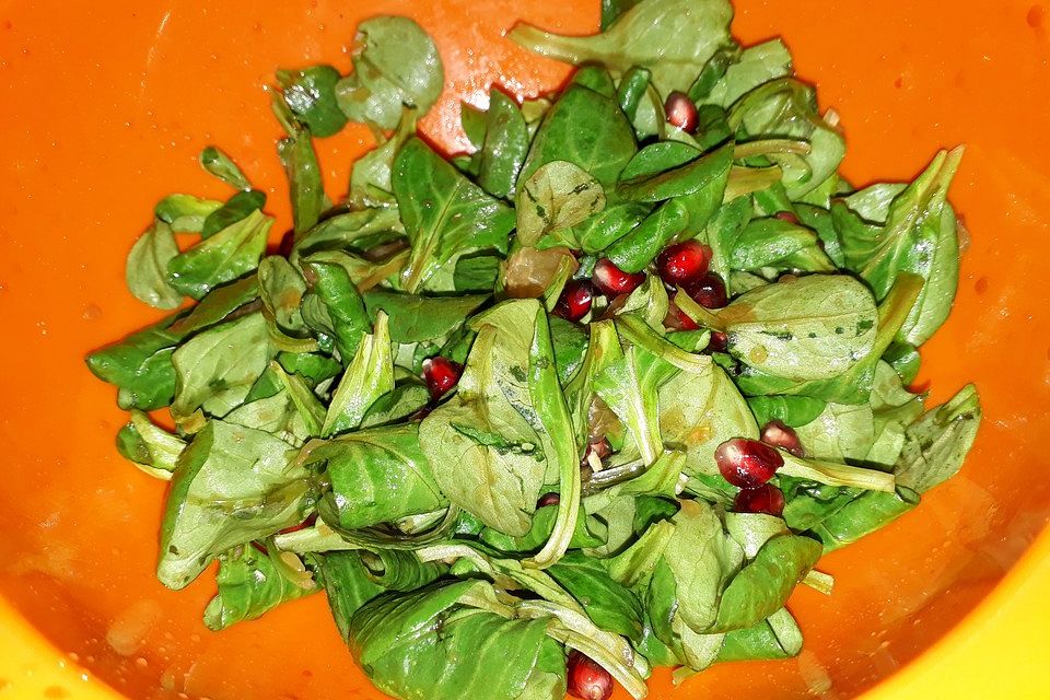 Farbenfreudiger Granatapfel - Orangen - Feldsalat