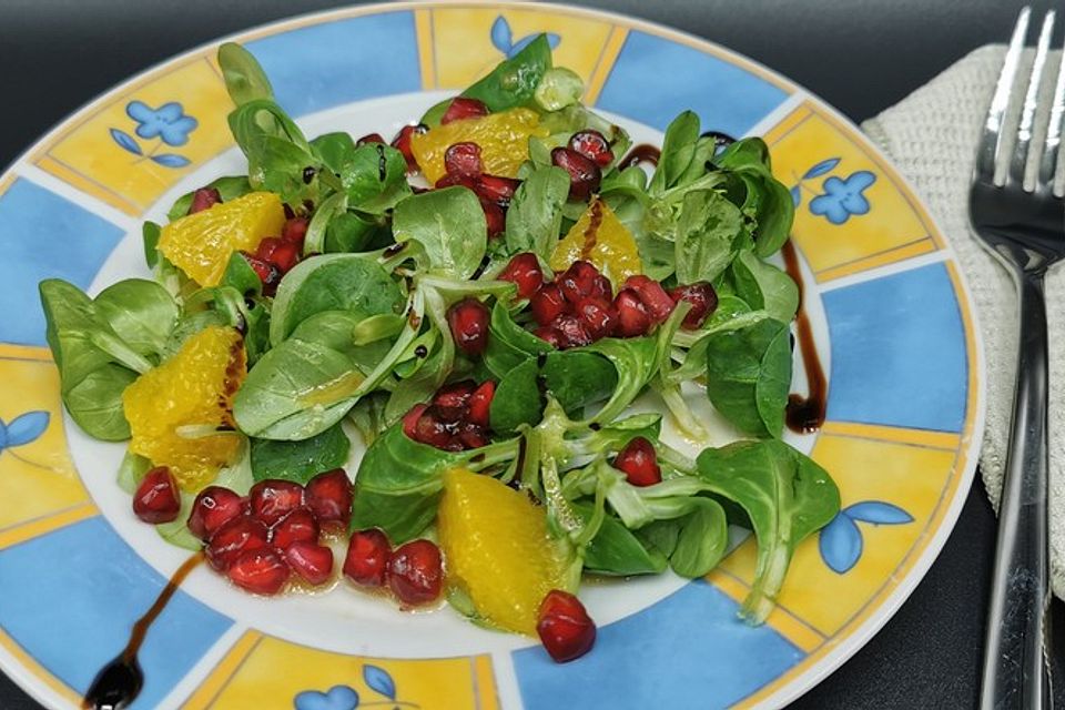 Farbenfreudiger Granatapfel - Orangen - Feldsalat