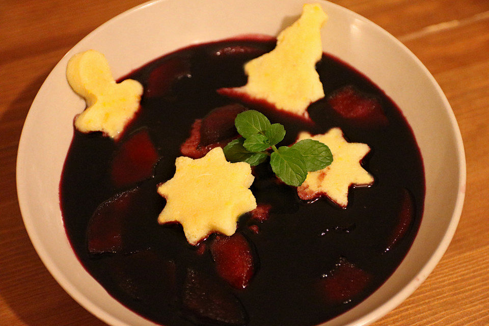 Mutterns Fliederbeersuppe mit Grießklößchen