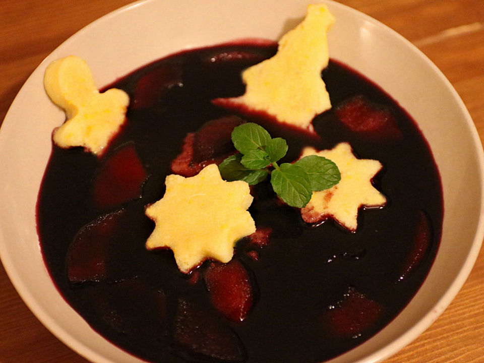 Mutterns Fliederbeersuppe mit Grießklößchen von burmi| Chefkoch