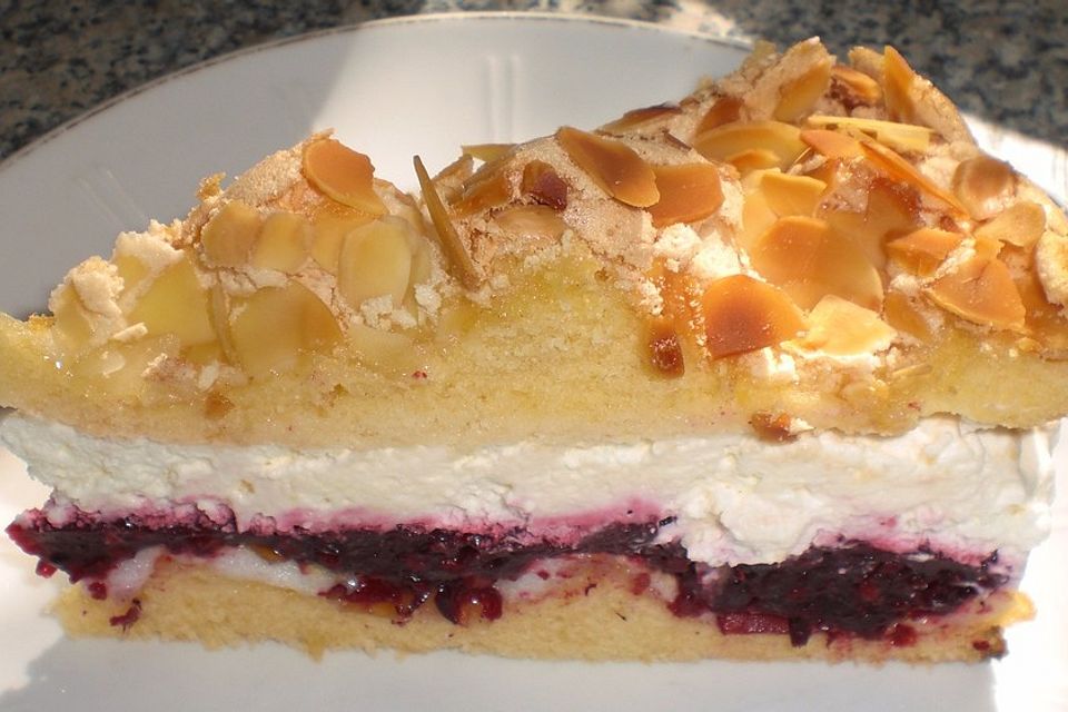 Baiser - Torte mit Himbeer - oder Brombeercreme