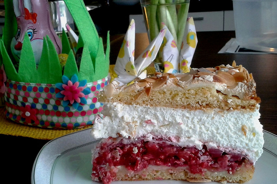 Baiser - Torte mit Himbeer - oder Brombeercreme