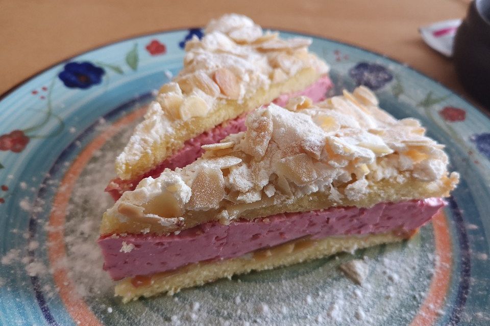 Baiser - Torte mit Himbeer - oder Brombeercreme