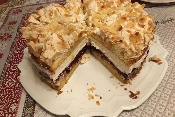 Baiser - Torte mit Himbeer - oder Brombeercreme von mickyjenny | Chefkoch