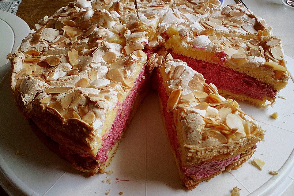 Baiser - Torte mit Himbeer - oder Brombeercreme