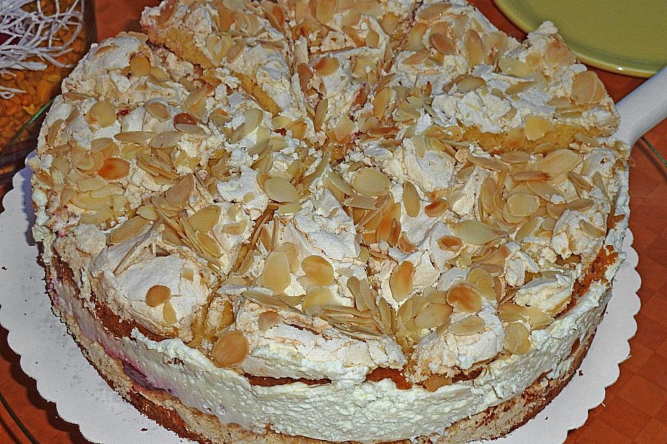 Baiser - Torte mit Himbeer - oder Brombeercreme