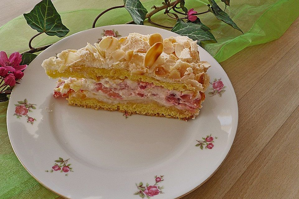 Baiser - Torte mit Himbeer - oder Brombeercreme