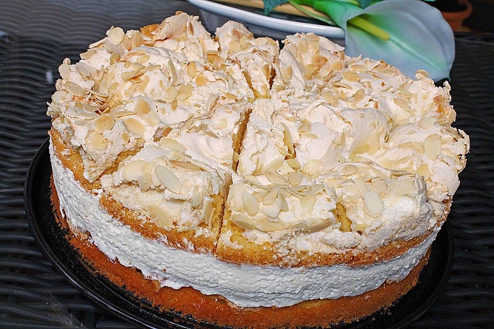 Baiser - Torte mit Himbeer - oder Brombeercreme