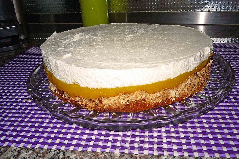 Baiser - Torte mit Himbeer - oder Brombeercreme