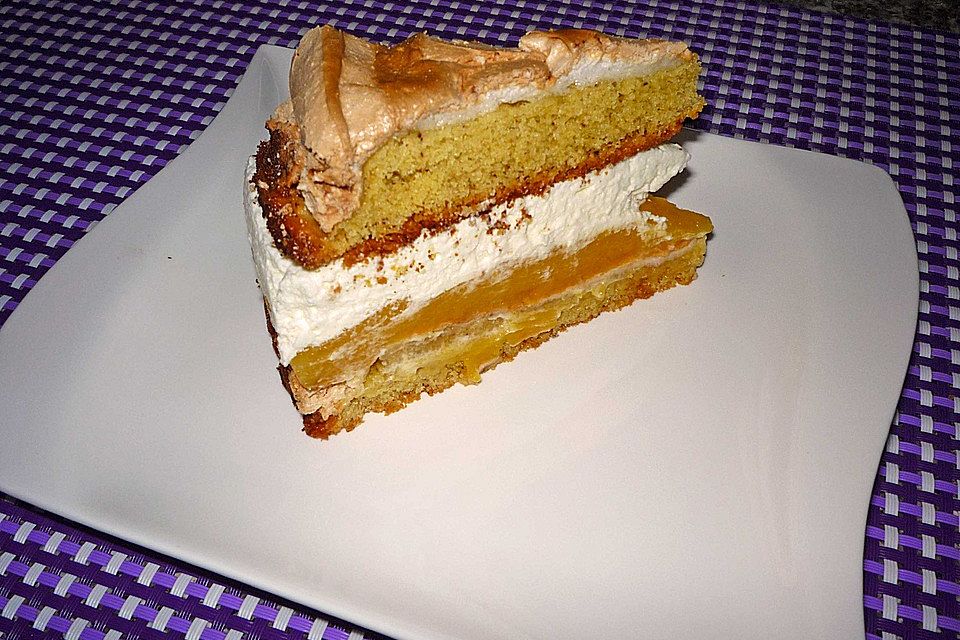 Baiser - Torte mit Himbeer - oder Brombeercreme