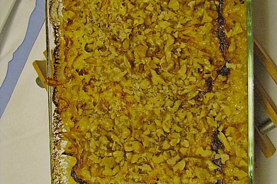 Wirsing-Kartoffelauflauf mit Nüssen