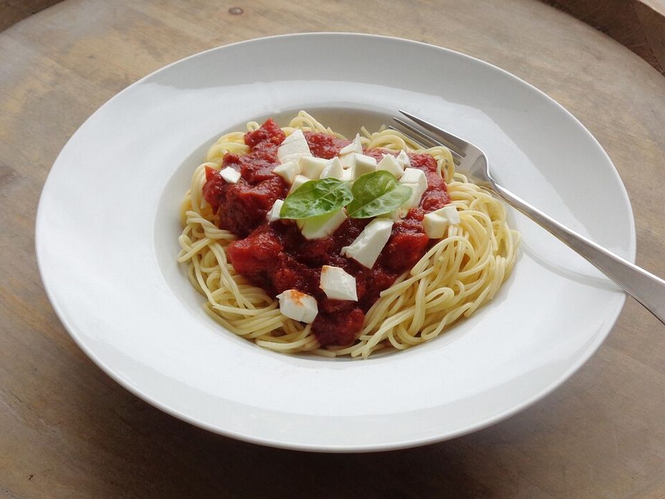 Spiralnudeln mit Tomaten - Mozzarella - Soße| Chefkoch