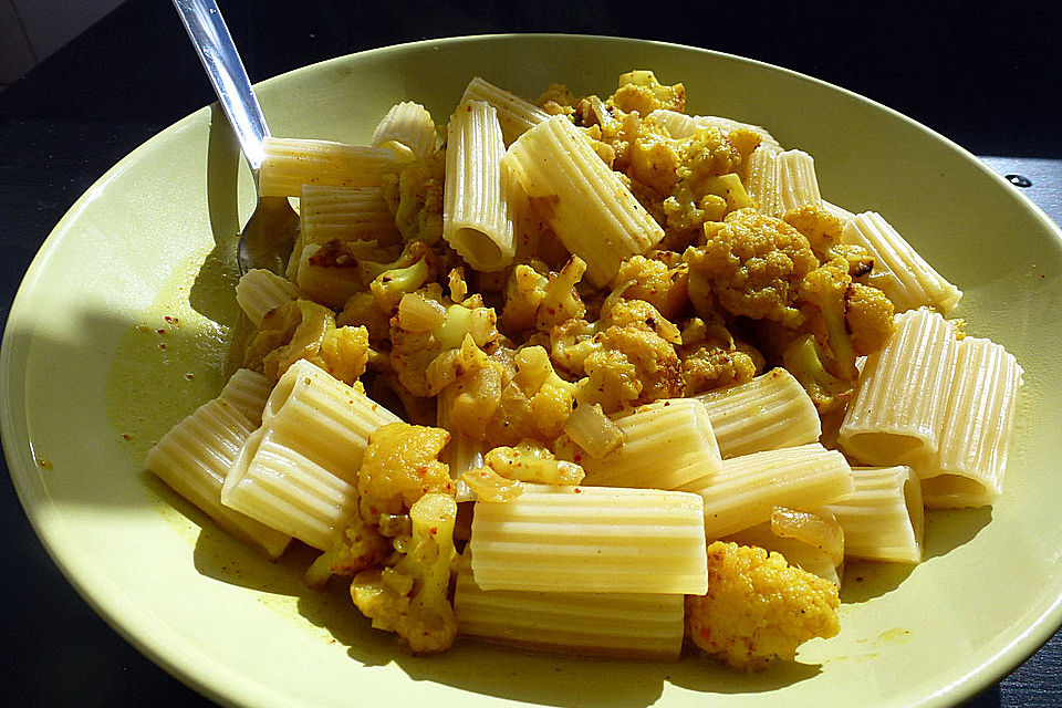 Blumenkohlcurry mit Bandnudeln