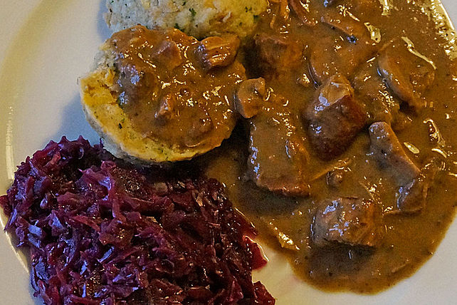Wildschweingulasch in Maronen - Preiselbeer - Rahmsauce von derdon55 ...