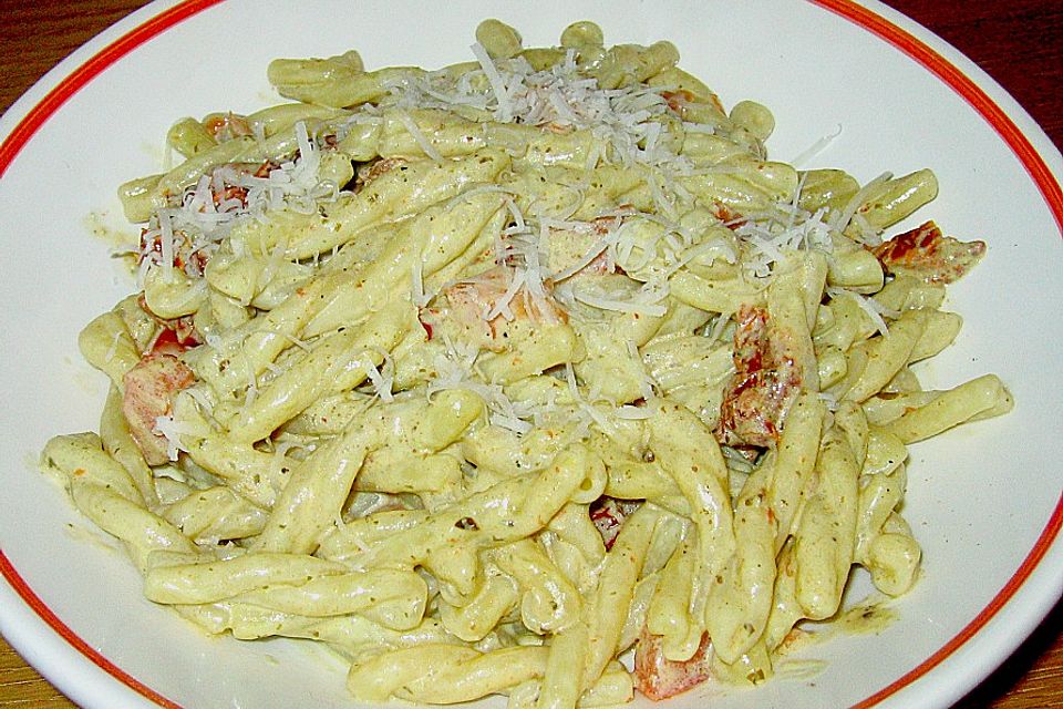 Penne in Pesto - Sahne - Sauce