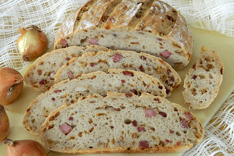 Wein - Zwiebel - Speck - Brot von Allegro | Chefkoch