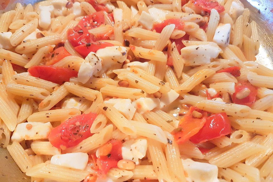 Pasta mediterran mit Chili und Knoblauch