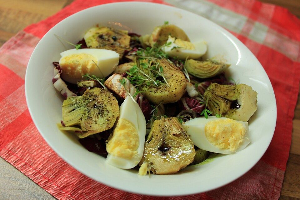 Radicchio - Artischocken - Salat mit Ei