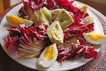 Radicchio - Artischocken - Salat mit Ei