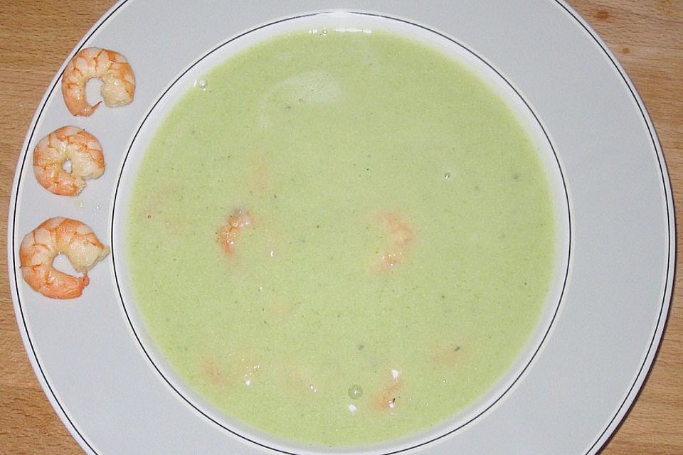 Brokkolicremesuppe mit Garnelen