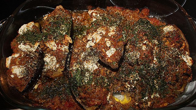 Gefüllte Auberginen mit Schafskäse überbacken von duffelino