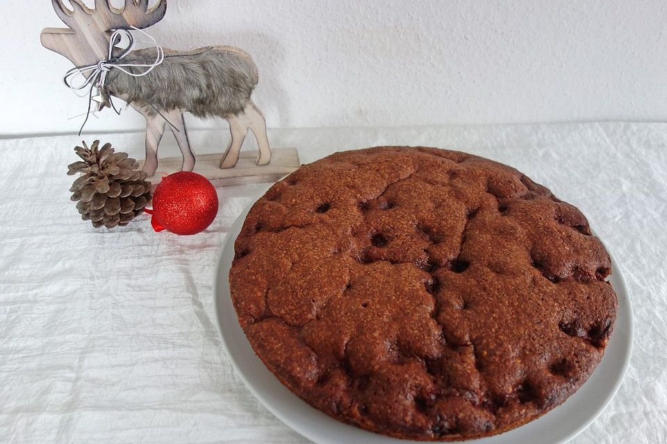 Kirschkuchen mit Schokolade und Haselnüssen