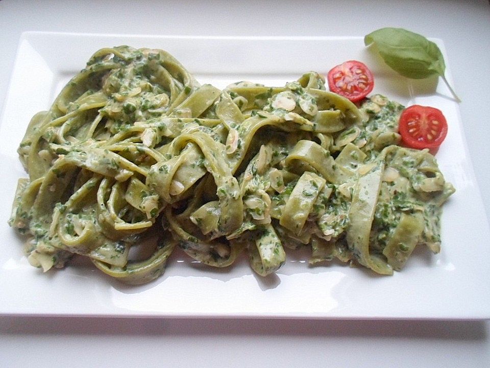 Grüne Nudeln in Spinat - Knoblauch - Sauce von Metta| Chefkoch